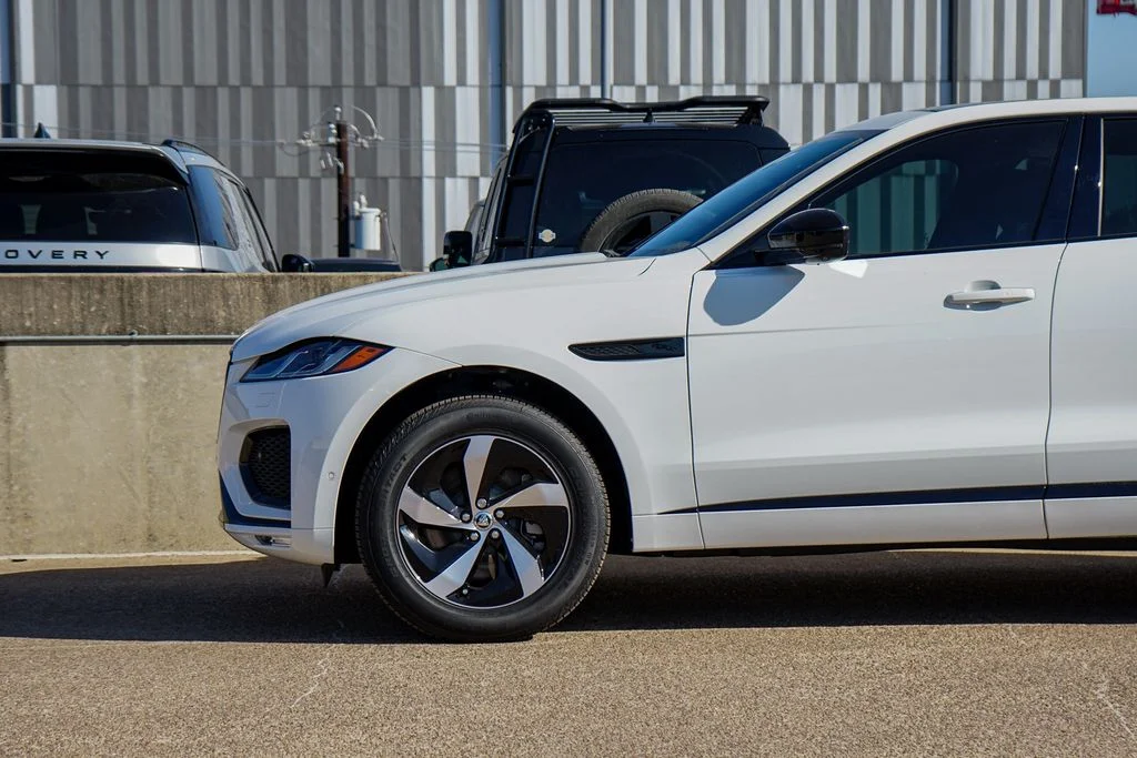 2026 Jaguar F-Pace R-Dynamic S - Photo 7