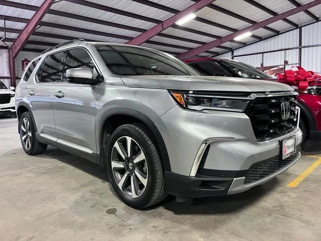 2023 Honda Pilot Touring AWD's photo