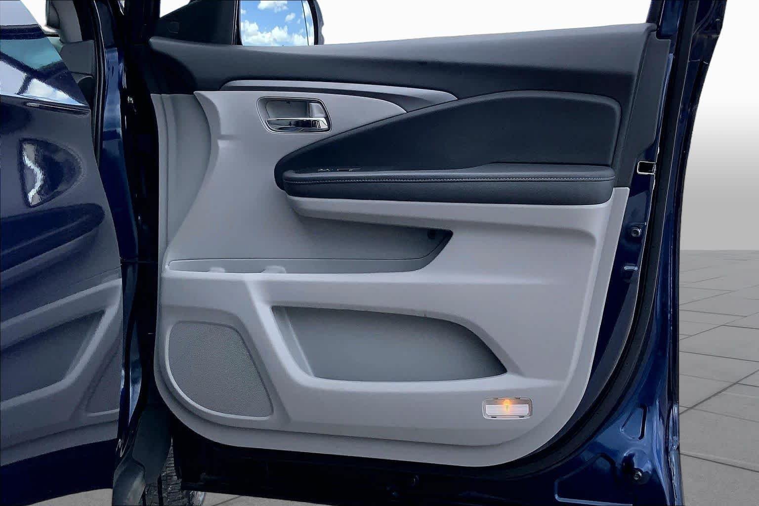 Used 2023 Obsidian Blue Pearl Honda RTL-E image 22