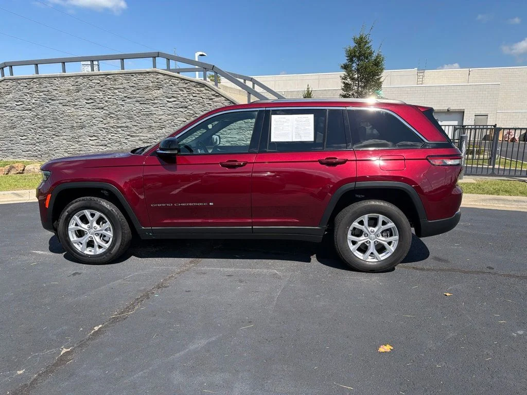 Used 2023 Red Jeep Limited image 4