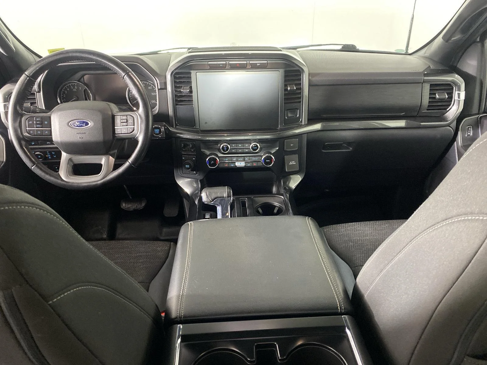 Used 2022 Oxford White Ford XLT image 2