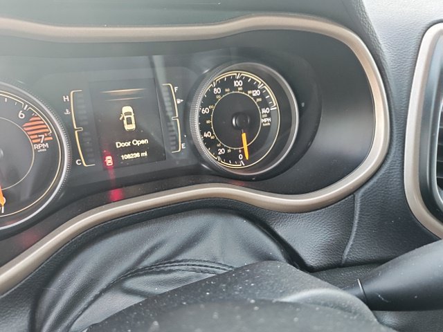 Used 2018 Bright White Clearcoat Jeep Latitude image 13
