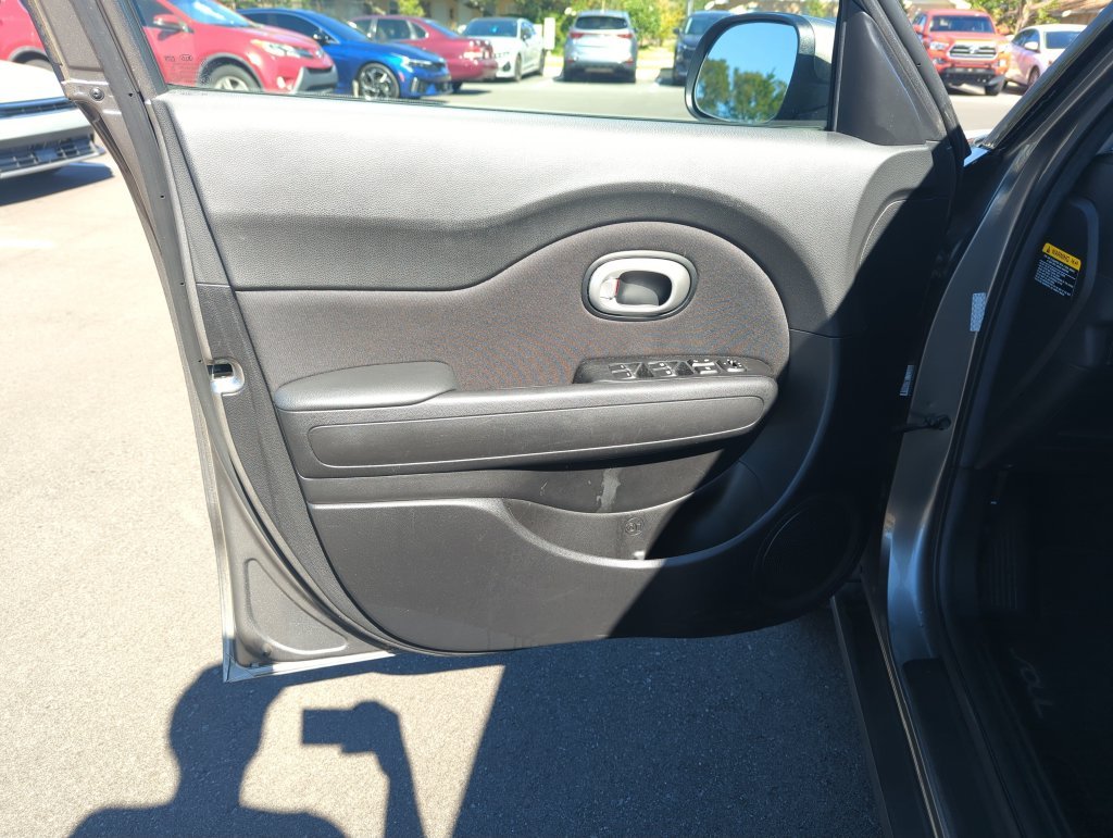 Used 2017 Gray Kia Plus image 18