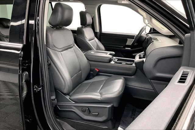 Used 2025 Agate Black Metallic Ford Active image 8