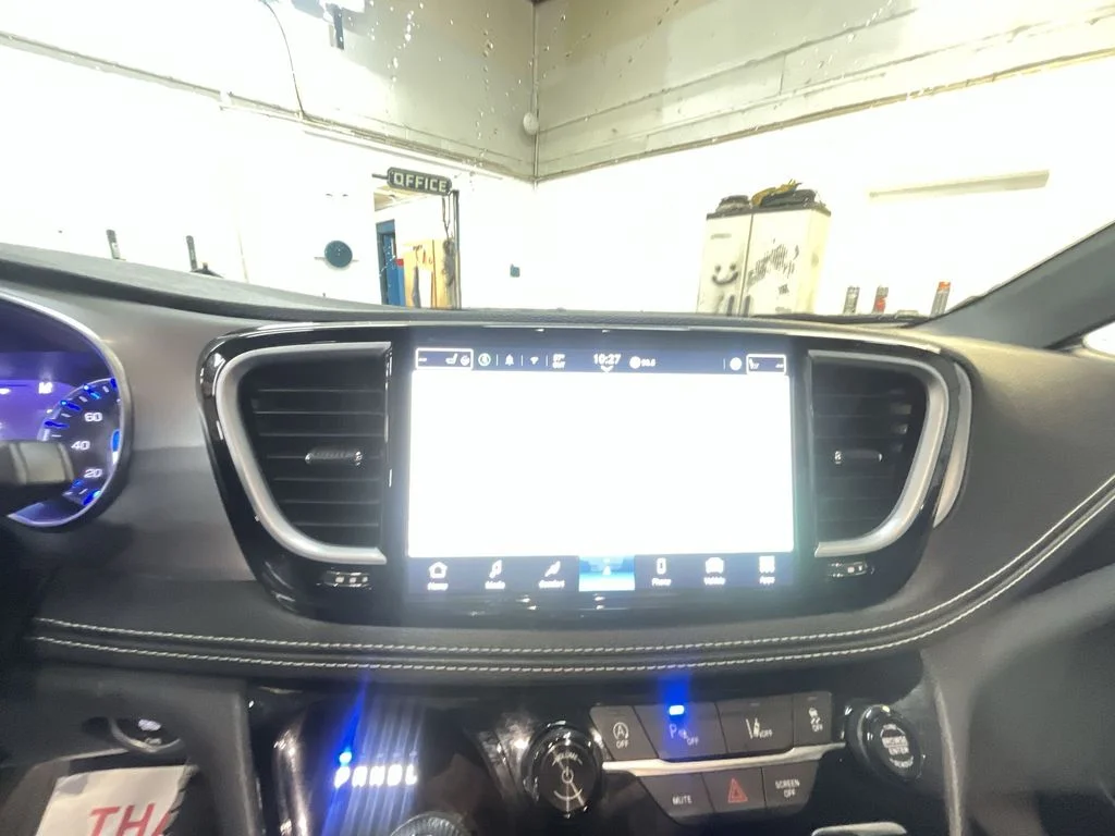 Used 2025 Blue Chrysler Limited image 18