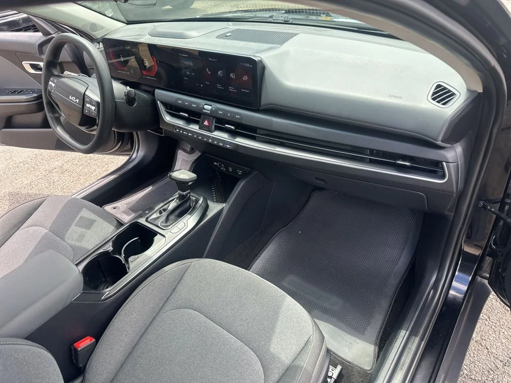 Used 2025 Black Kia LXS image 29
