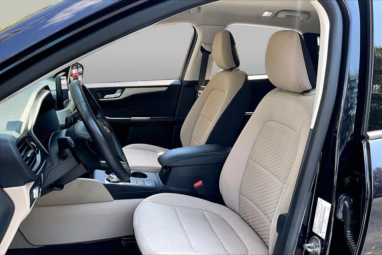 Used 2021 Antimatter Blue Metallic Ford SE image 8