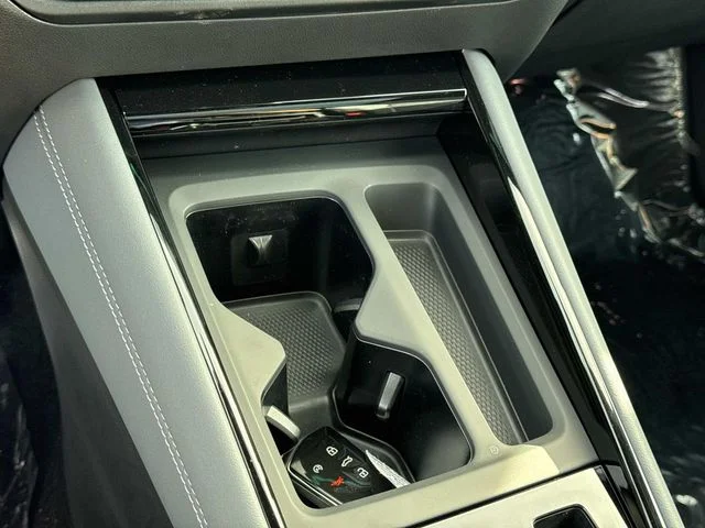 New 2026 White/off-white Volkswagen SEL R-Line Turbo image 22