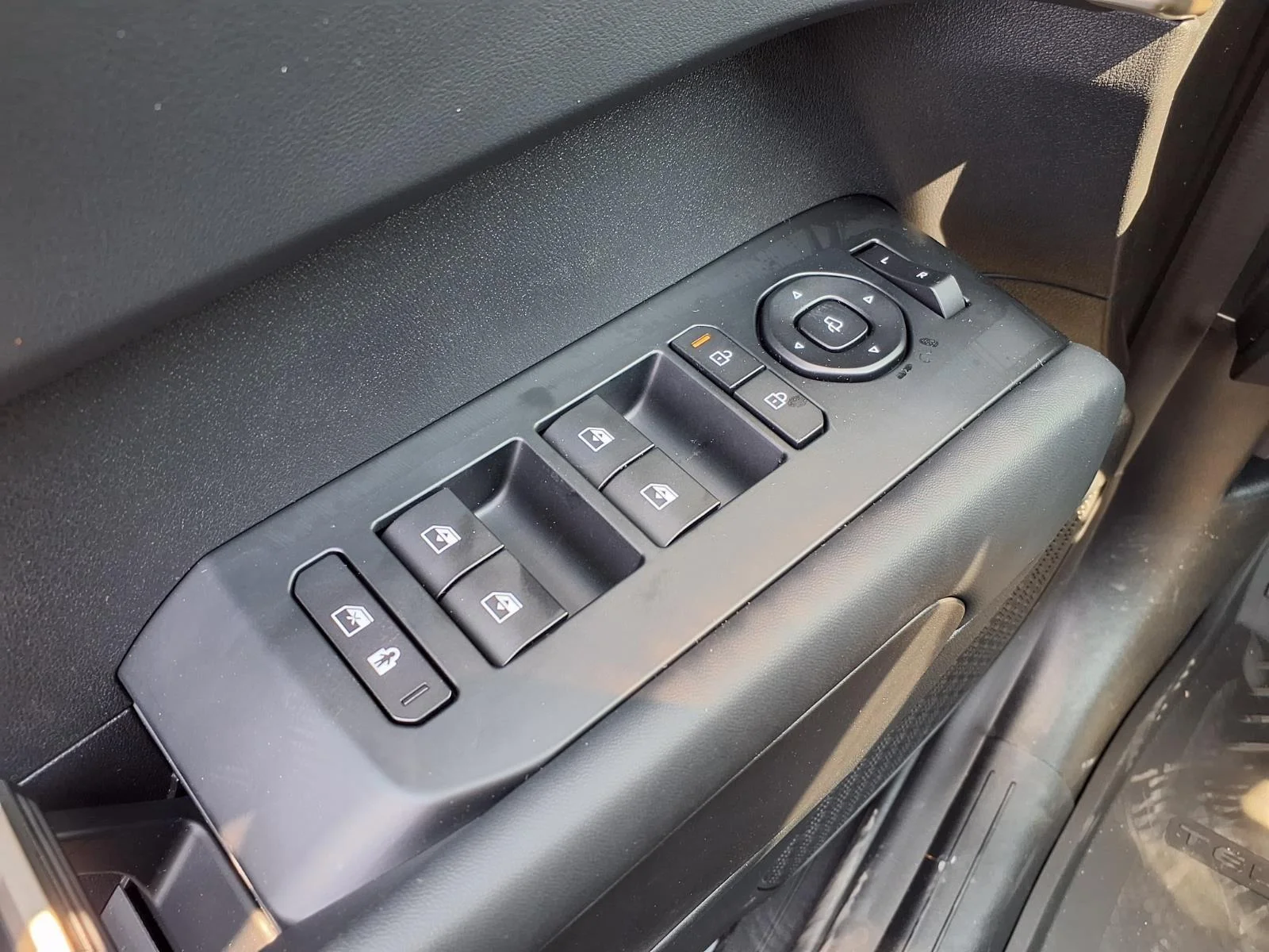 New 2027 Ivory Silver KIA EX AWD image 11
