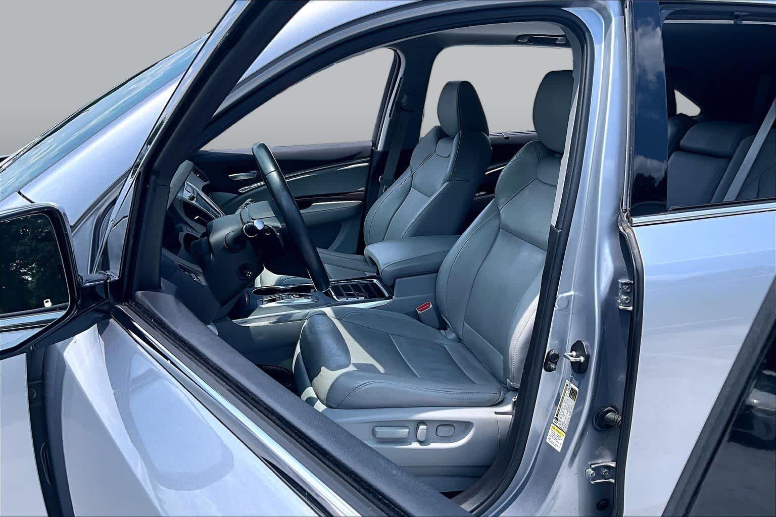 Used 2016 Graphite Luster Metallic Acura w/Advance image 8
