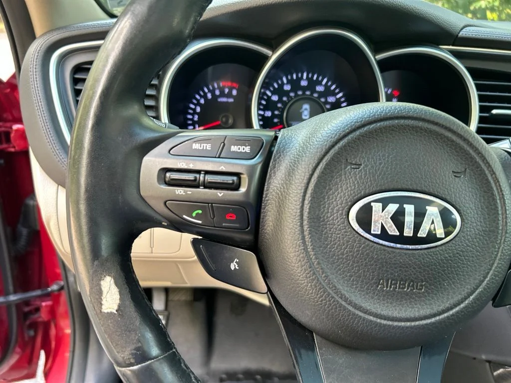 Used 2015 Red Kia EX image 23