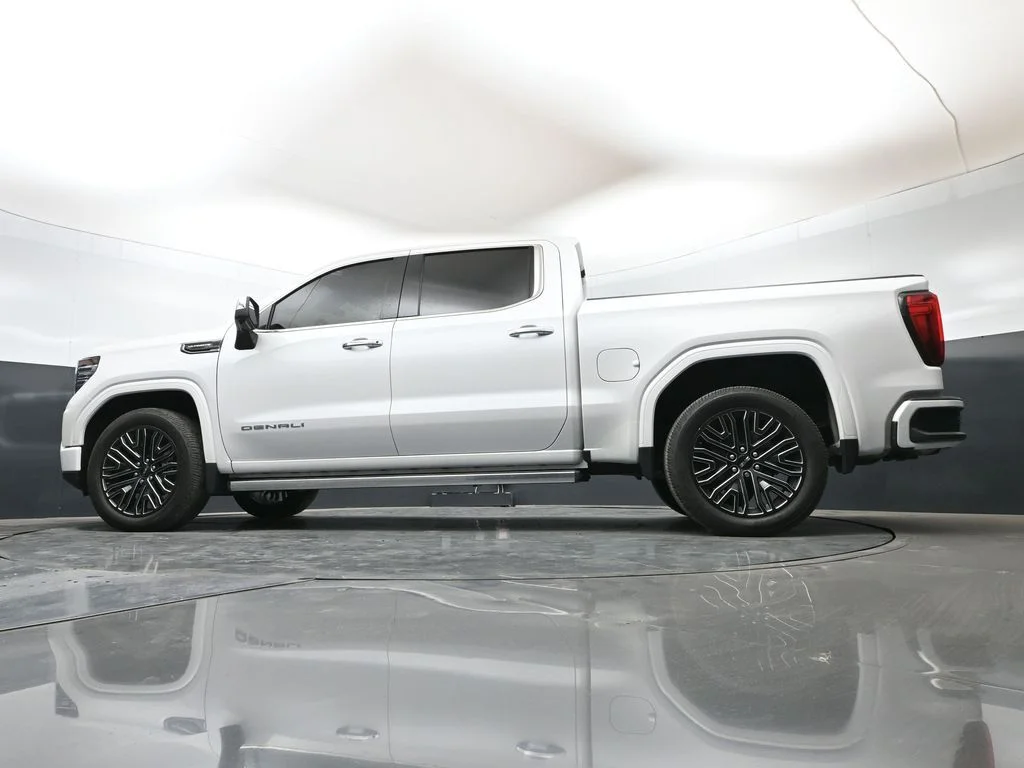 Used 2022 White GMC Denali Ultimate image 53