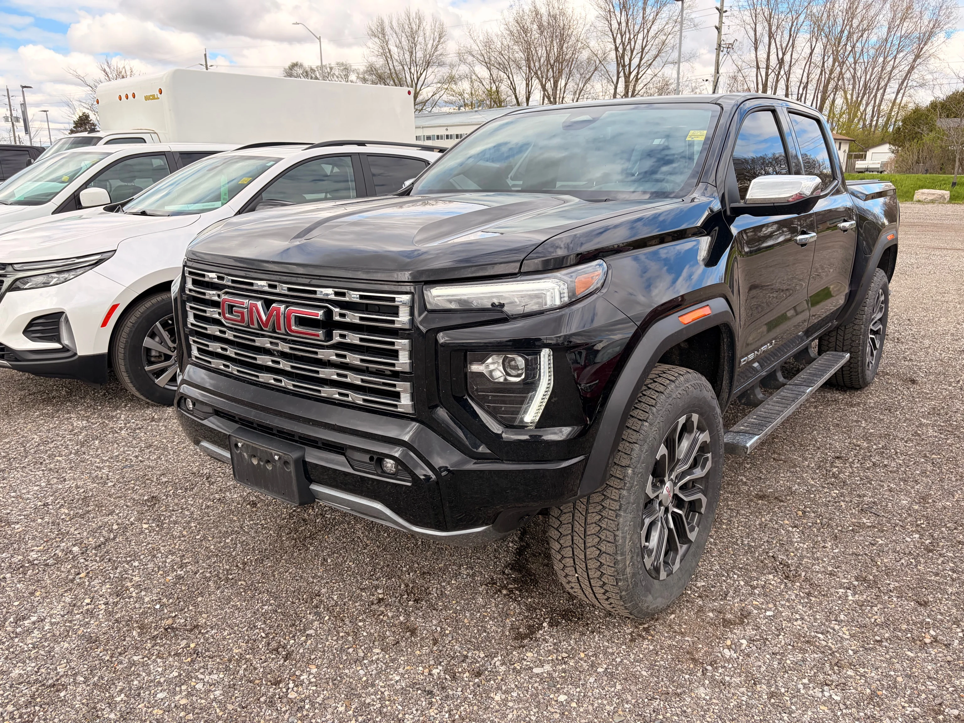 Used 2024  GMC Denali image 1