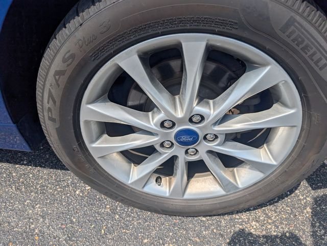 Used 2017 Lightning Blue Ford SE image 12