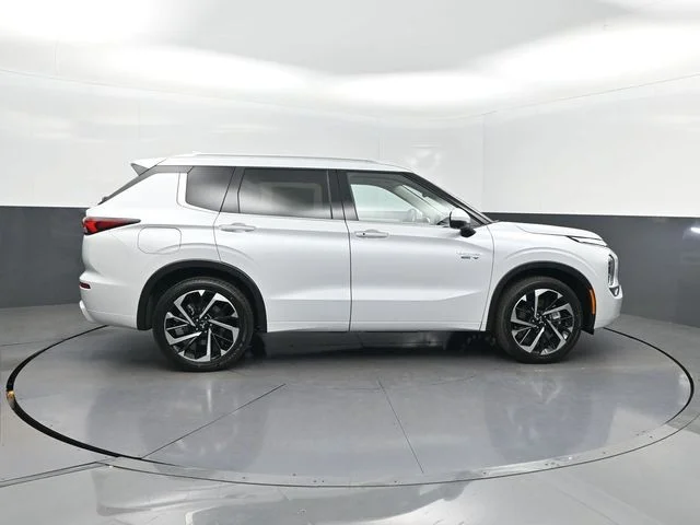New 2025 White Mitsubishi SEL S-AWC image 38