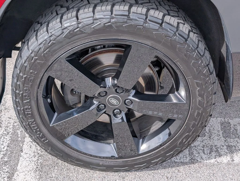 Used 2023 Black Land Rover V8 image 30