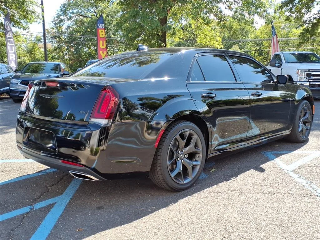 2022 Chrysler 300 Touring - Photo 4