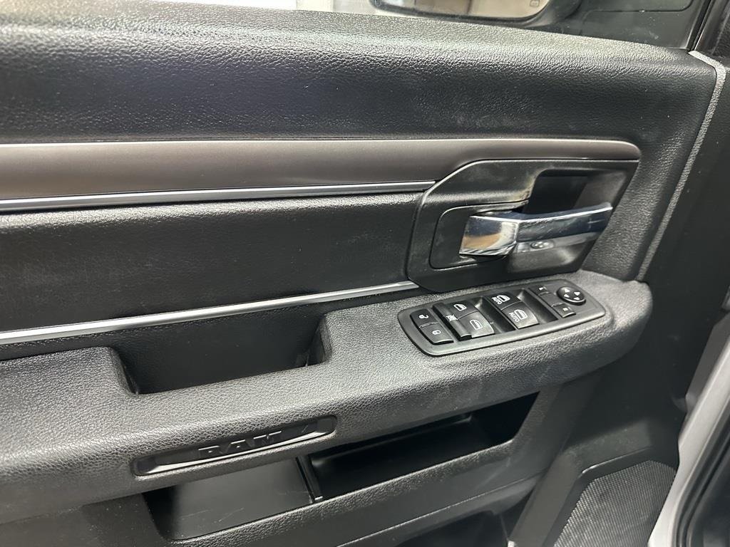 2021 Ram 1500 Classic Warlock photo 3