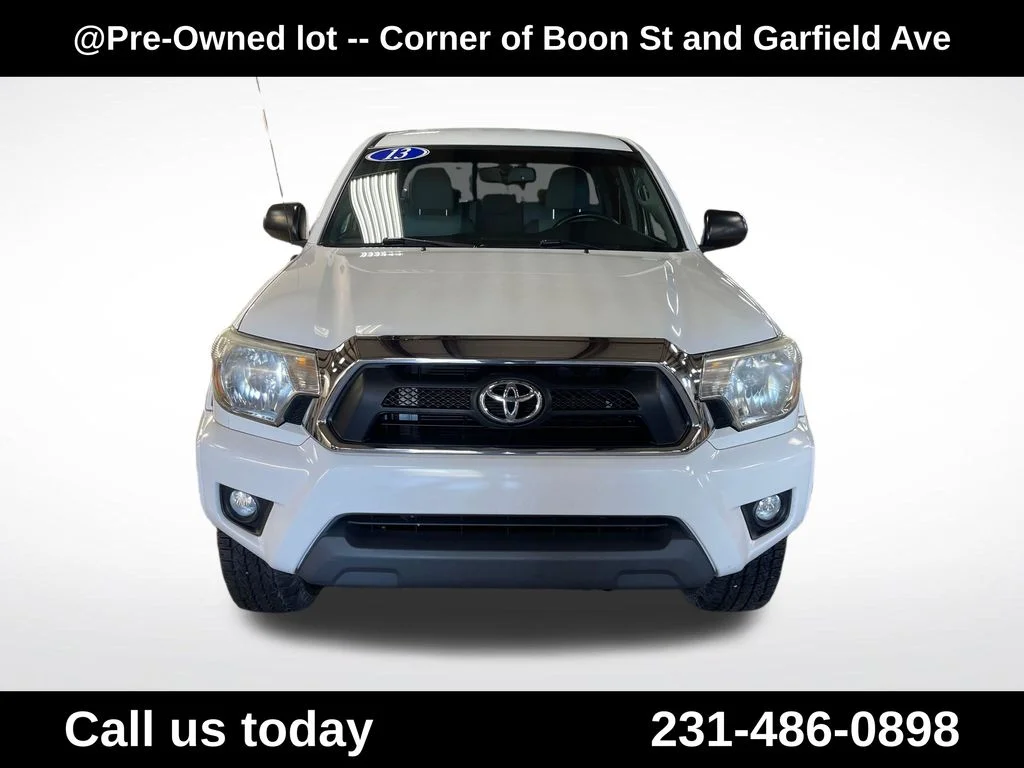 Used 2013 White Toyota Base image 8