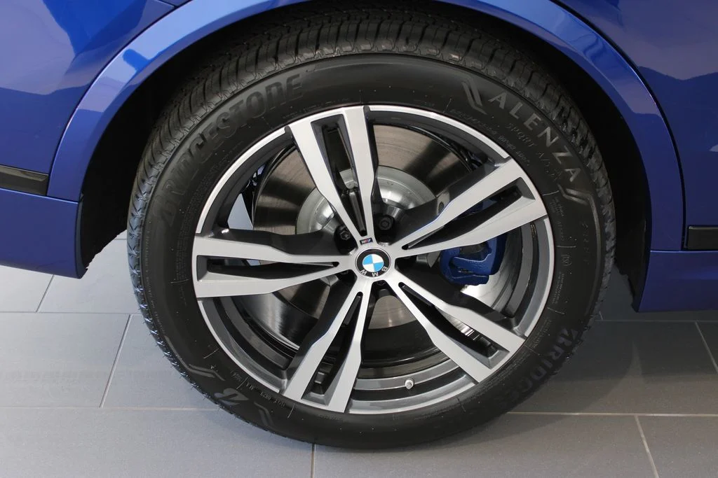 Used 2025 Blue Metallic BMW M60i image 35