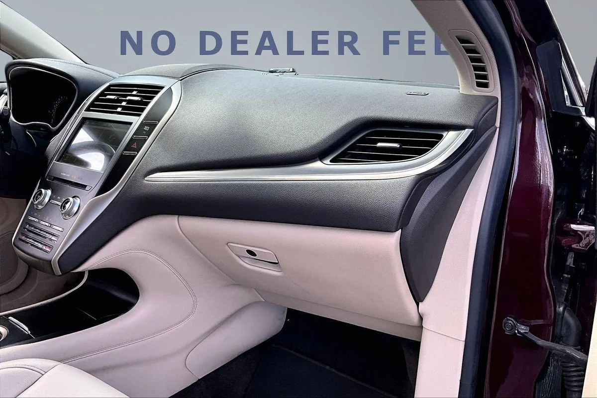 Used 2019 Red Lincoln Standard image 27