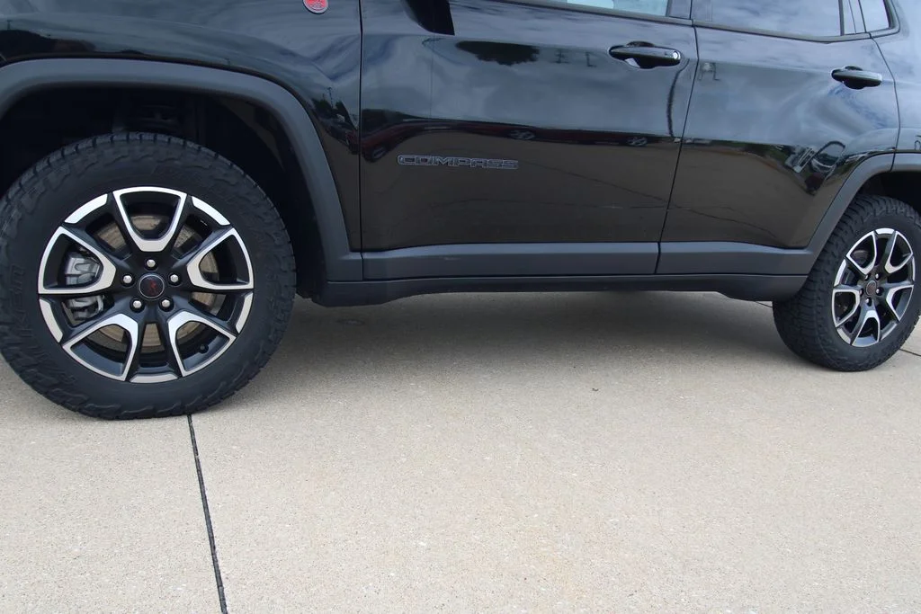 Used 2025 Black Jeep Trailhawk image 11