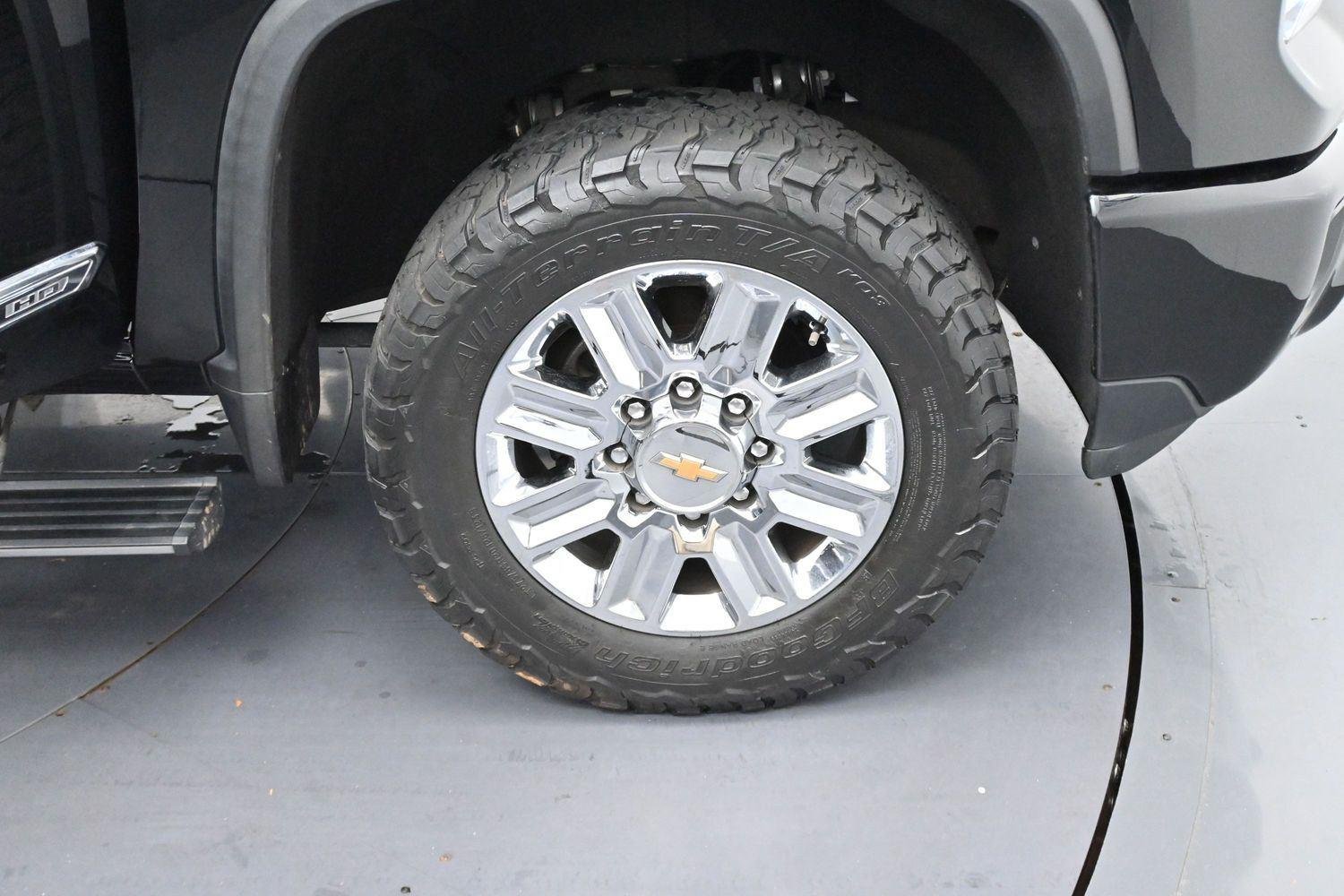 Used 2024 Black Chevrolet High Country image 34