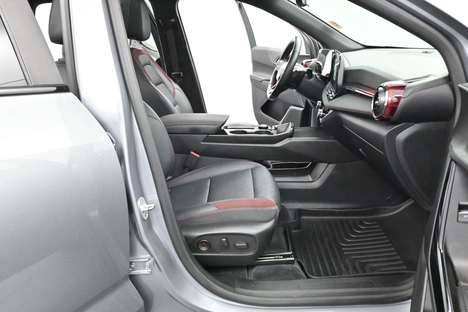 Used 2025 Sterling Gray Metallic Chevrolet FWD RS image 31