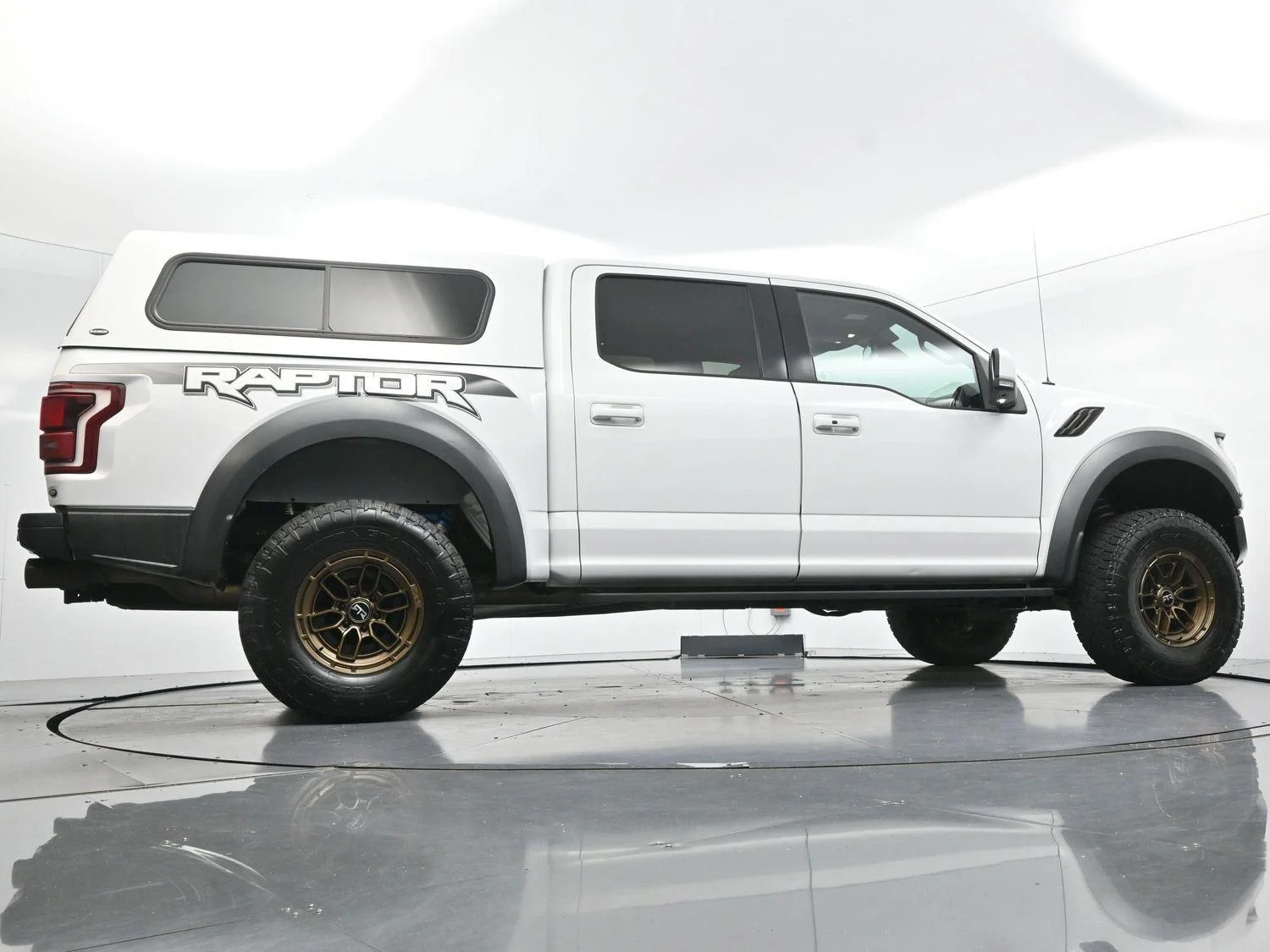 Used 2018 Oxford White Ford Raptor image 59