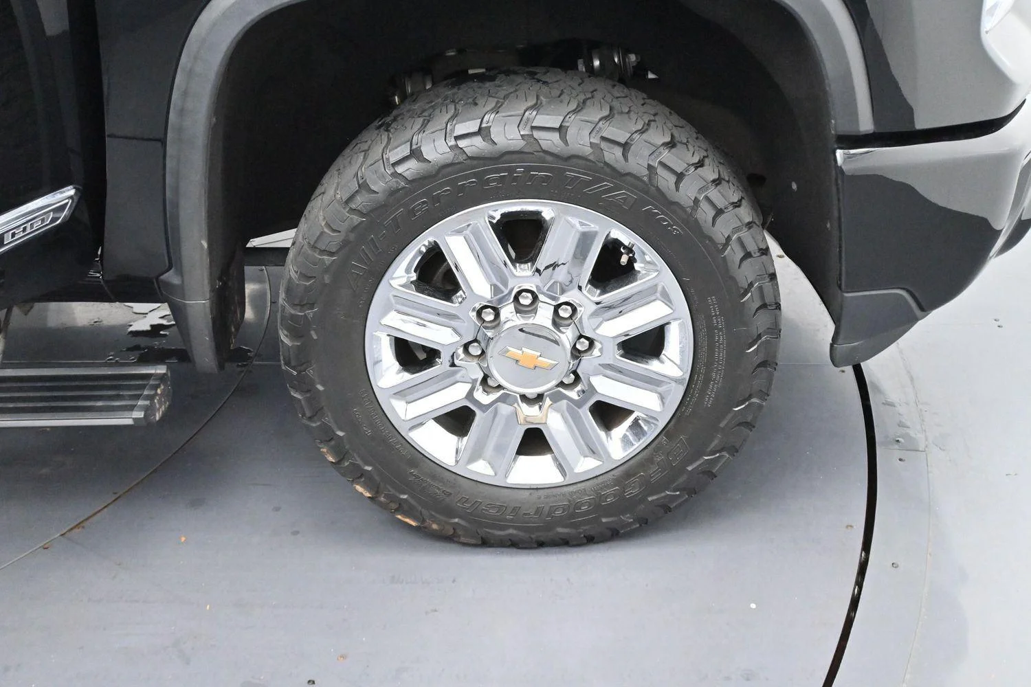 Used 2024 Black Chevrolet High Country image 34