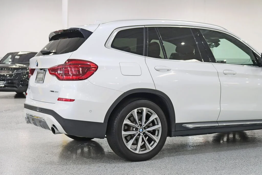 Used 2019 White BMW xDrive30i image 10