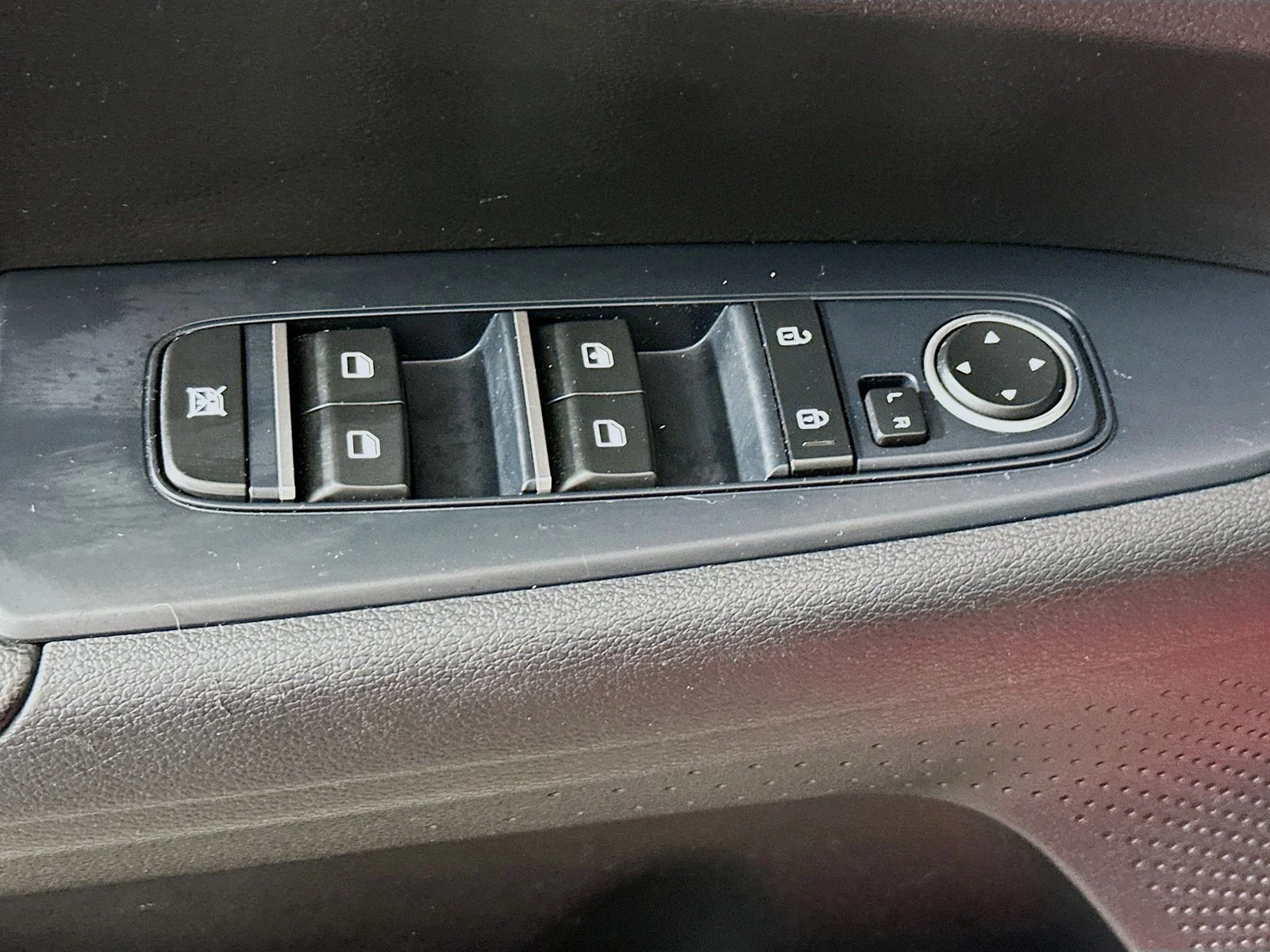 Used 2021 Currant Red Kia LXS image 17