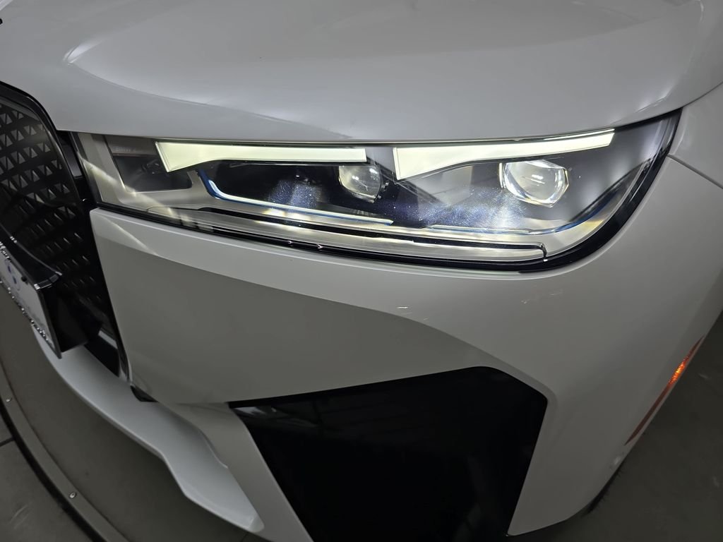 Used 2024 Mineral White Metallic BMW xDrive50 image 31