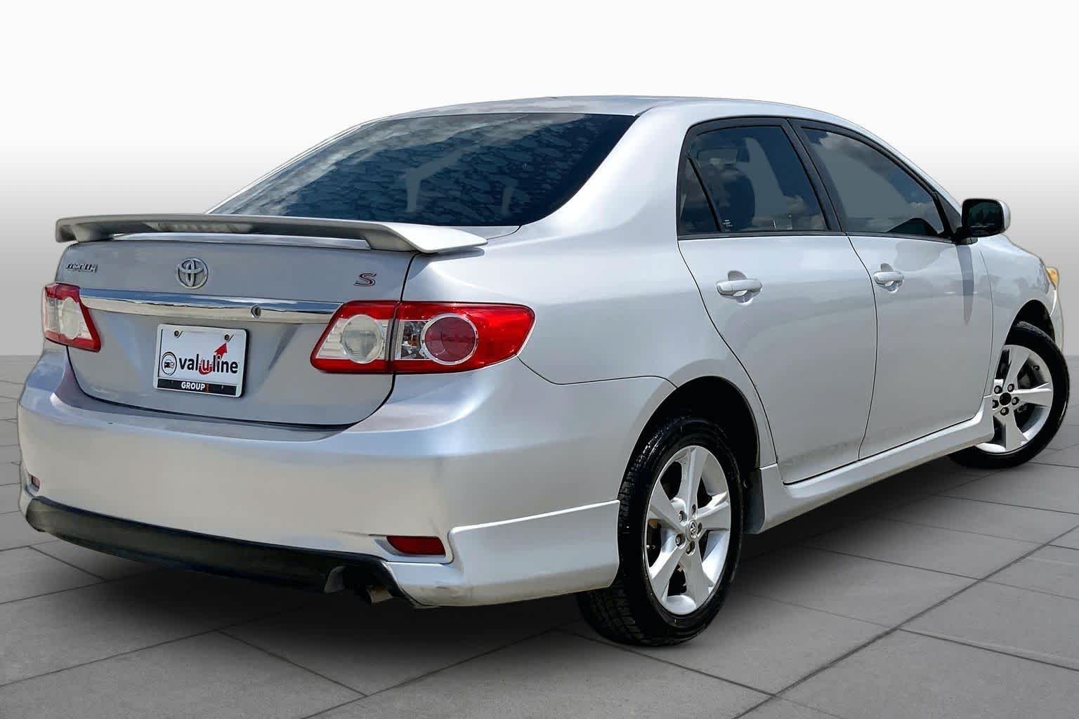 Used 2013 Classic Silver Metallic Toyota S image 13