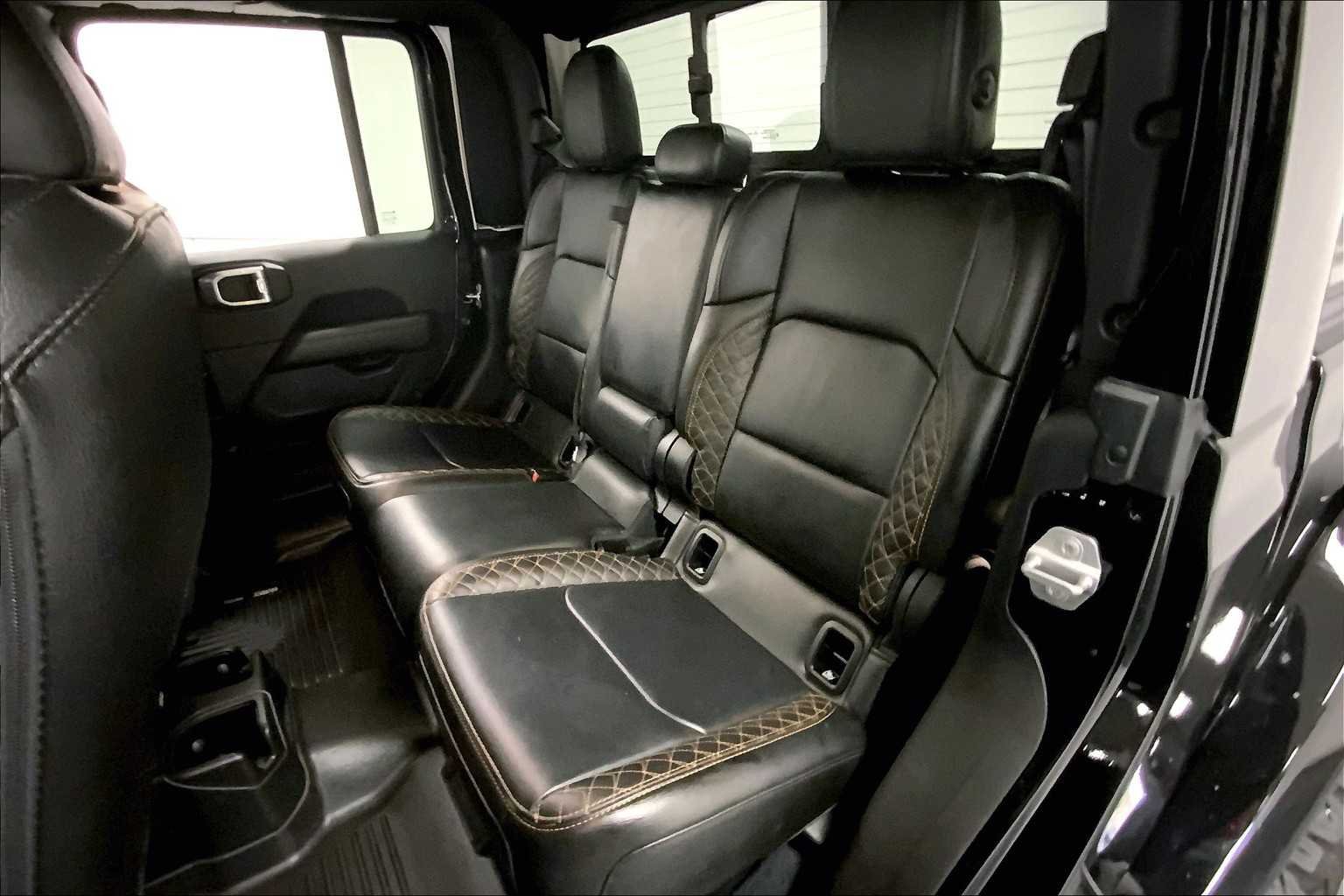 Used 2022 Black Clearcoat Jeep High Altitude image 18
