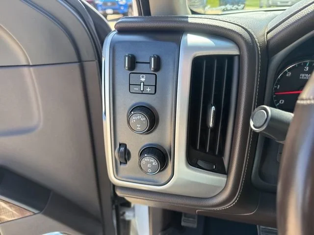 Used 2018 WHITE FROST TRICOAT GMC SLT image 27