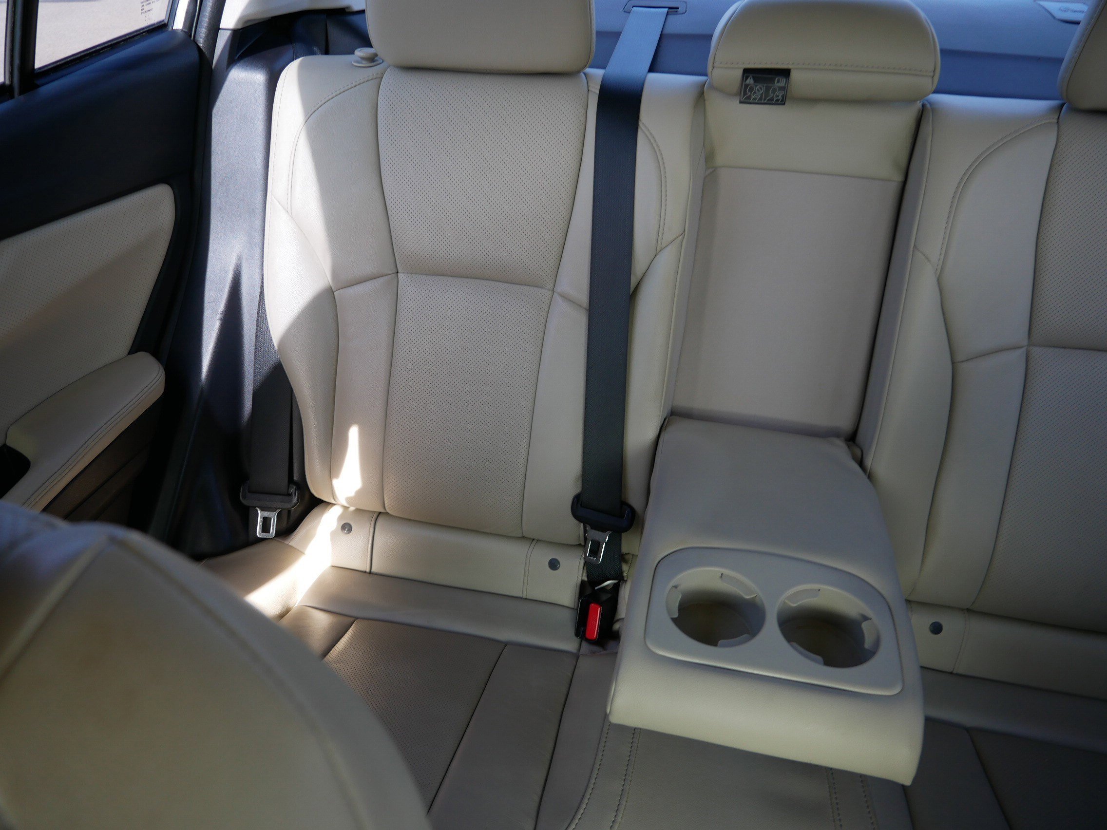 Used 2018 Crystal White Pearl Subaru Limited image 12