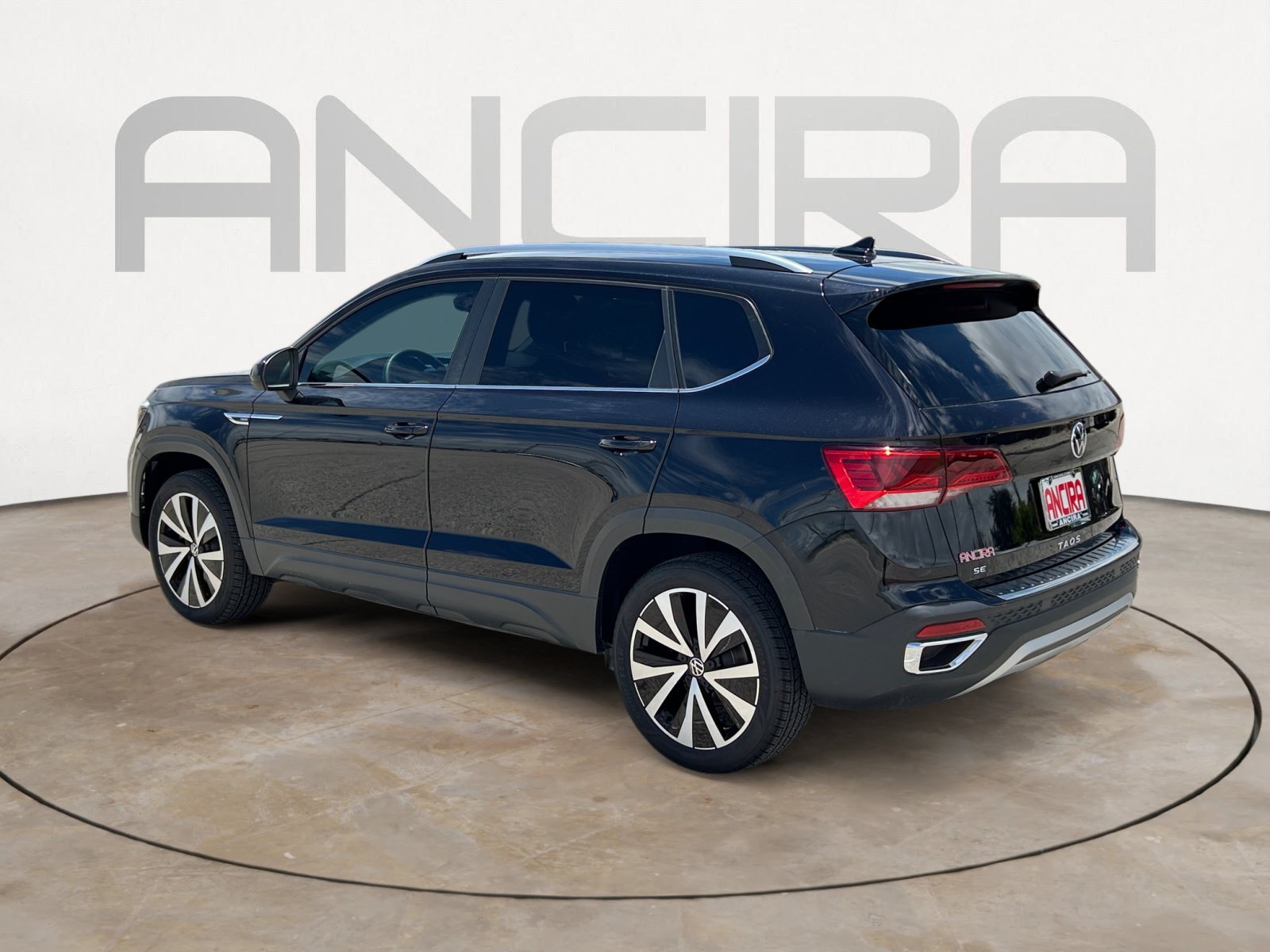 Used 2023 Deep Black Volkswagen SE image 8