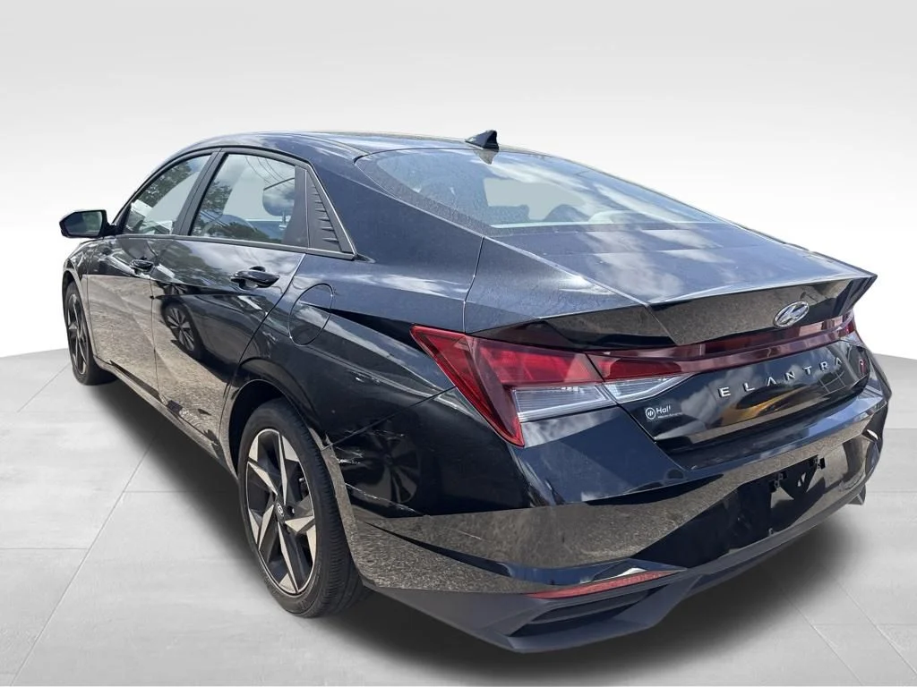 Used 2023 Black Hyundai SEL image 13