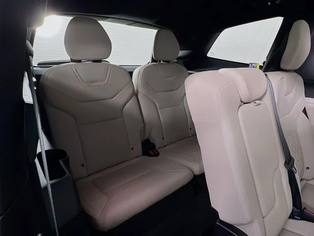 2025 Volvo EX90 Ultra - Photo 18