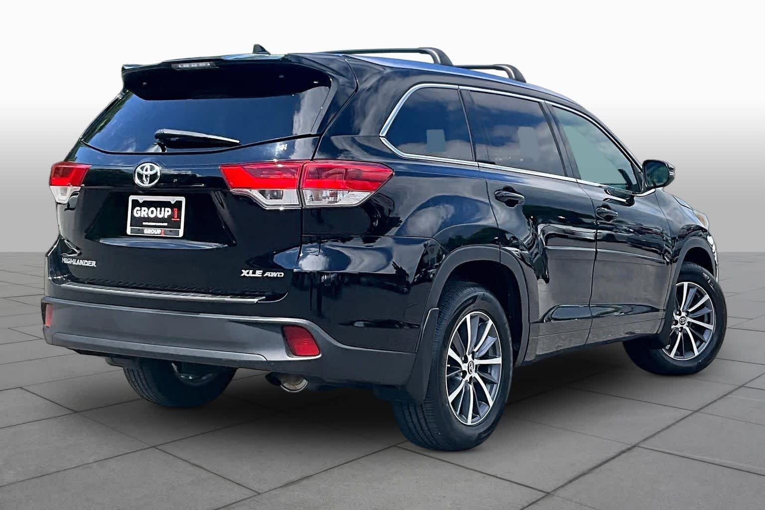 Used 2018 Midnight Black Metallic Toyota XLE image 13