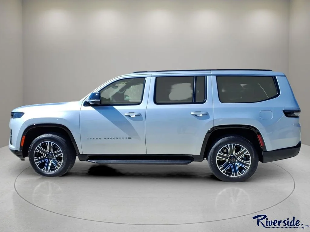 New 2026 Silver-Zynith Exterior Paint Jeep  image 3