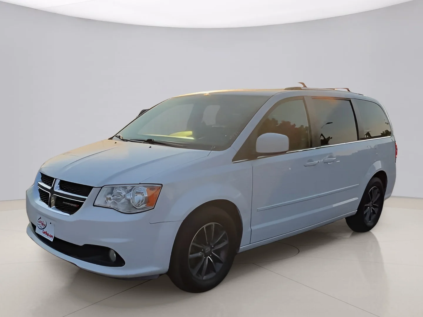 Used 2017 White Dodge SXT image 4