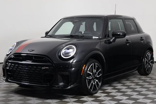 2026 MINI 4 Door Iconic