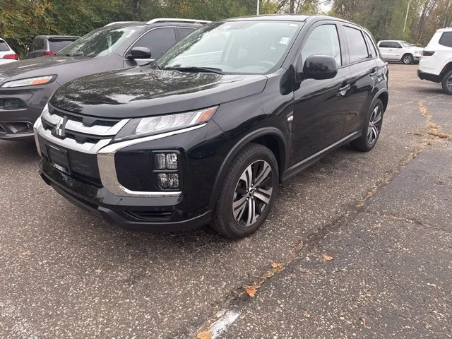 Certified Used 2025 Labrador Black Pearl Mitsubishi 2.0 ES image 4