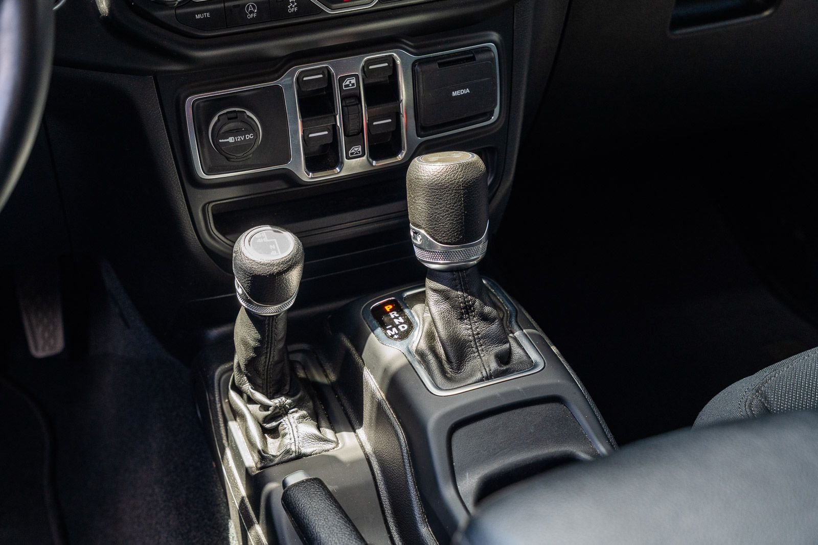 Used 2022 White Jeep Unlimited Sport Altitude image 39