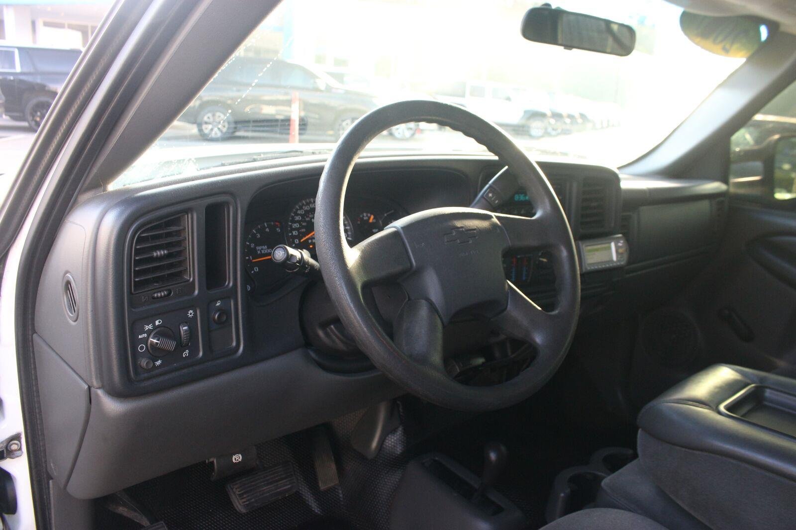 Used 2007 Summit White Chevrolet Work Truck image 15