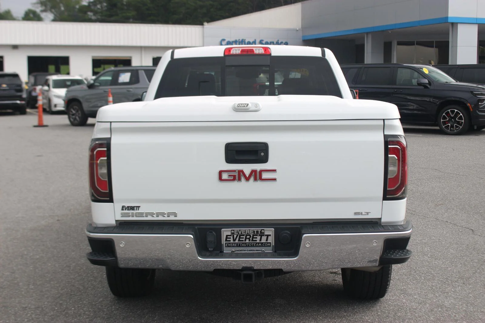 Used 2018 SUMMIT WHITE GMC SLT image 6