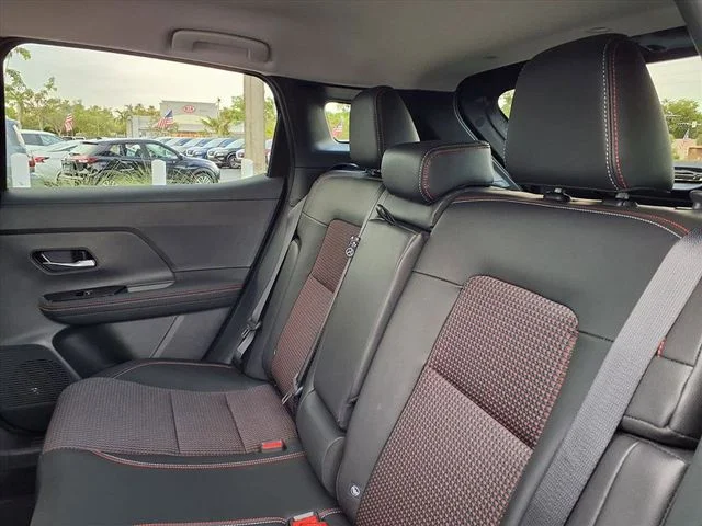 New 2026 Gun Metallic / Scarlet Ember Tintcoat Two-tone Nissan SR image 14