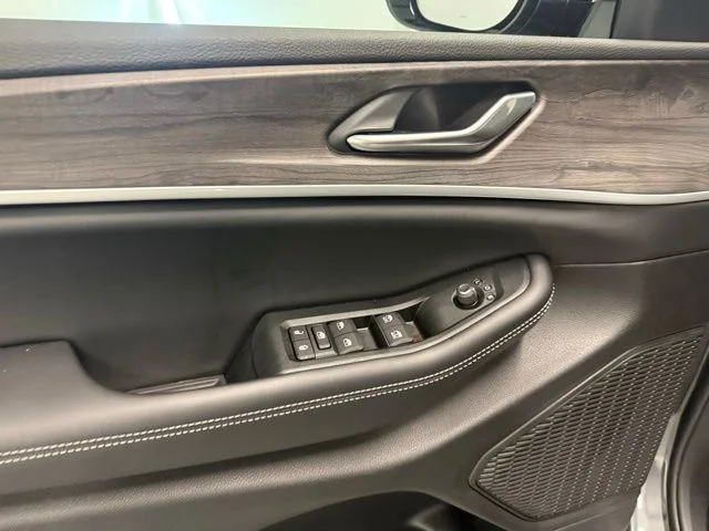 New 2026 Baltic Gray Metallic Clear-Coat Exterior Paint Jeep Altitude image 12
